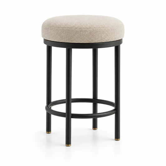 Taburete de bar redondo tapizado beige estructura metálica negra con reposapiés circular detalles dorados altura asiento 65 cm diámetro 35 cm