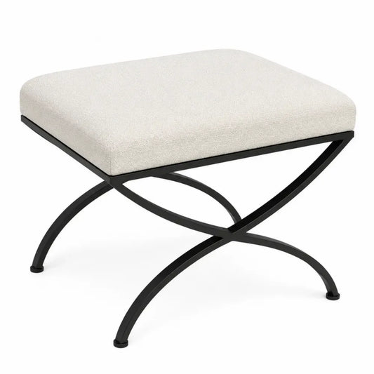 banco de salón tapizado en tejido de poliéster color beige con estructura metálica negra forma rectangular 80 cm longitud 40 cm profundidad 45 cm altura diseño moderno